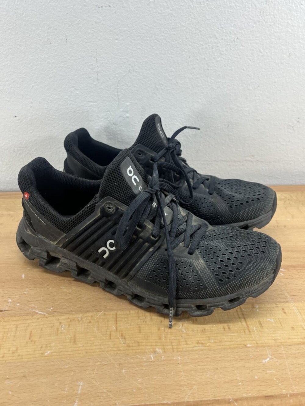 Size 8.5 Women's On Cloudswift Low All Black Sneakers 41.98459 Shoes - Picture 7 of 15